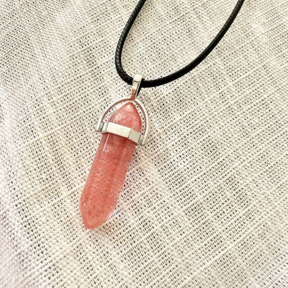 Salmon pink color stone pendant necklace - Picture 3 of 3